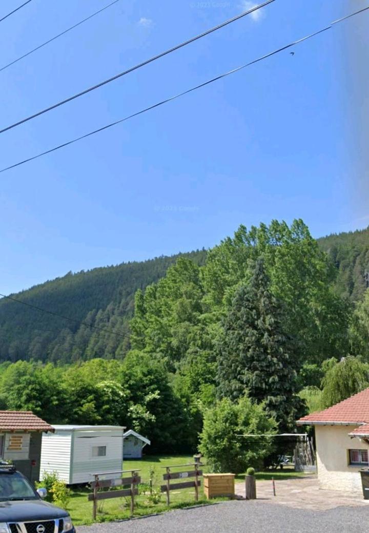 Gites, Les Jonquilles, Le Sagard Et Bungalow Les Brimbelles, Nature Et Detente La Houssiere ภายนอก รูปภาพ