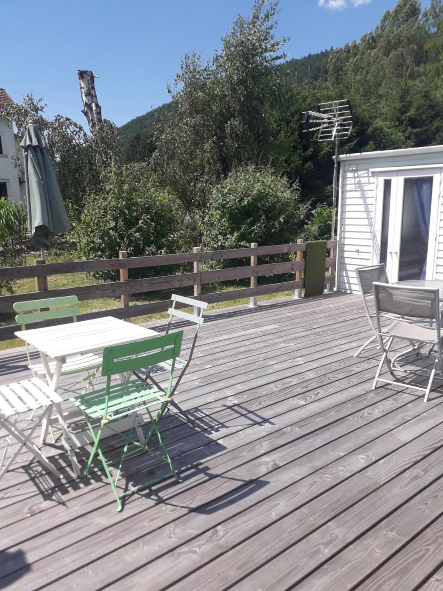Gites, Les Jonquilles, Le Sagard Et Bungalow Les Brimbelles, Nature Et Detente La Houssiere ภายนอก รูปภาพ